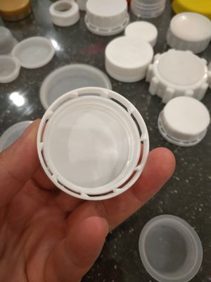 ฝาเกลียวขวดพลาสติก PE ISO9001 Childproof 38mm ฝาพลาสติก