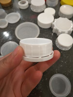 ฝาเกลียวขวดพลาสติก PE ISO9001 Childproof 38mm ฝาพลาสติก